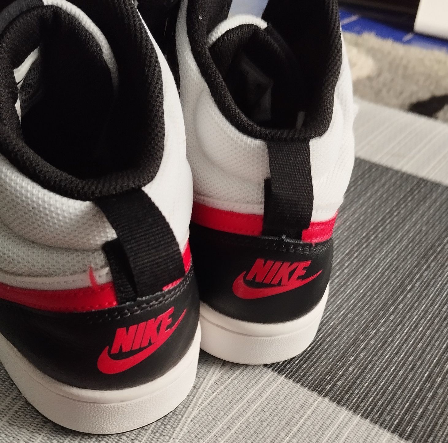 Ghete Nike 39 aproape noi