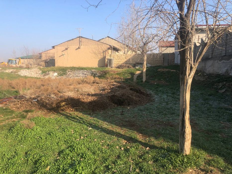 Yer sotiladi 10 sutiq suv gaz sivet bor manzil yangi obot