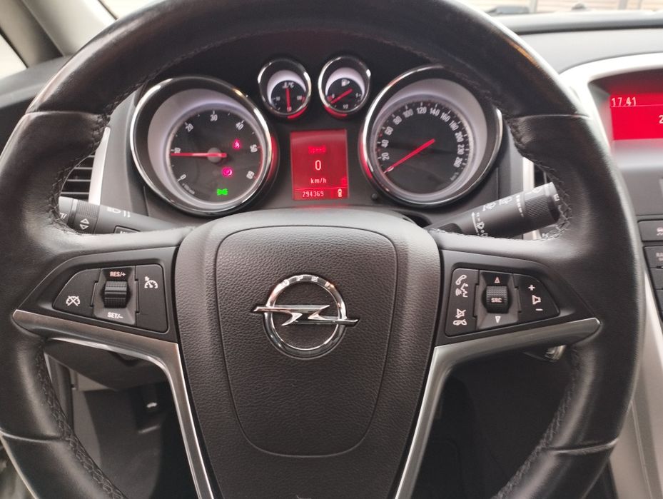 Opel Astra J 2011 2.0 diesel