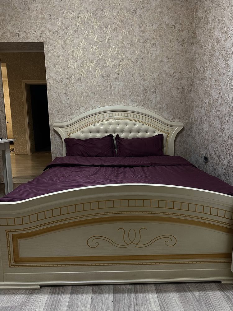 продаю спальный гарнитур