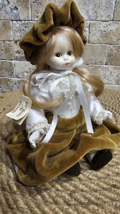 Порцеланова кукла