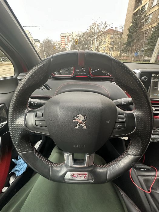 Спортен мултифункционален волан за GT Peugeot 208