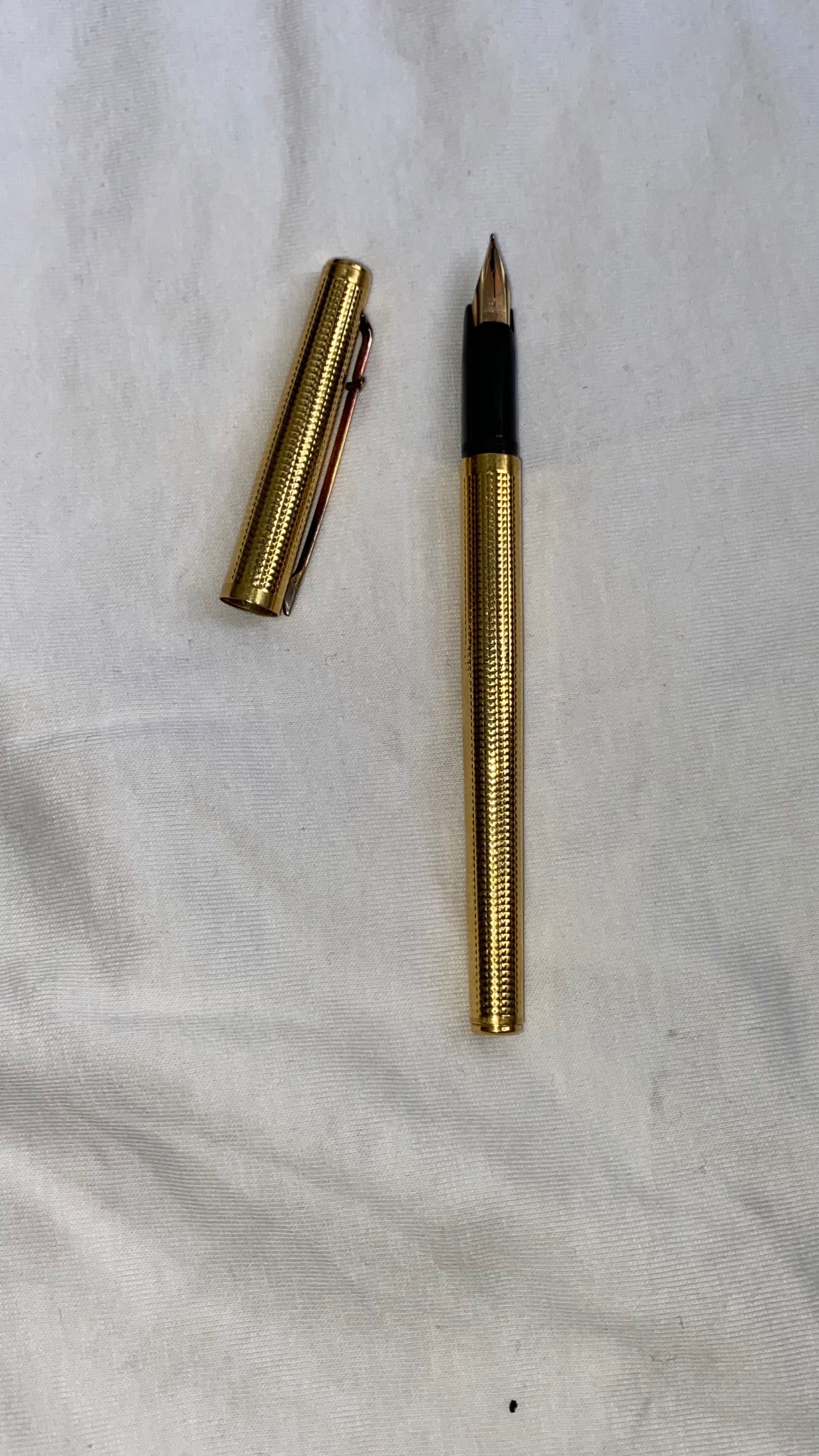 Златна писалка Caran D`Ache Madison Clou de Paris Gold 585 14К
