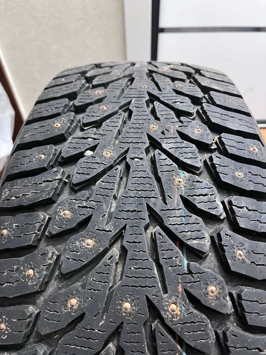 Резина зимняя шипованная  KUMHO размер 235/45/18