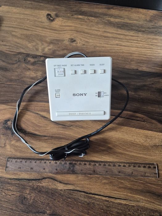 Radio cu  ceas Sony cubic