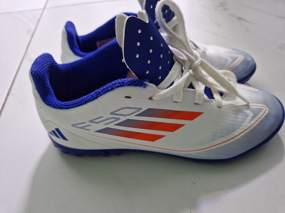 Vand Ghete fotbal F50 Club TF J alb nr 34.