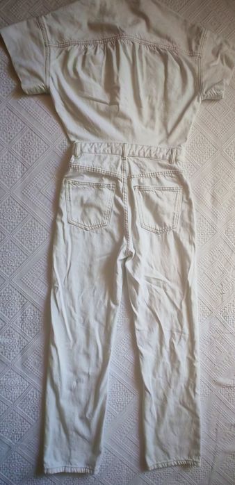 Salopeta blugi marimea XS, purtata de doua ori, impecabila.