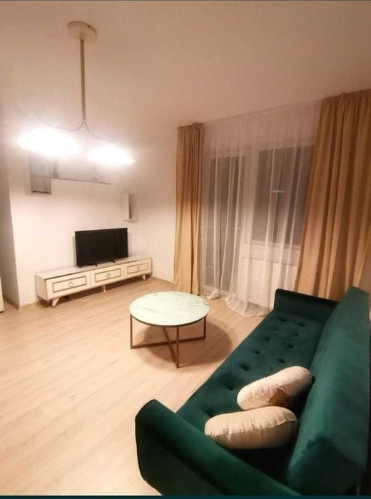 Apartament 3 camere de închiriat