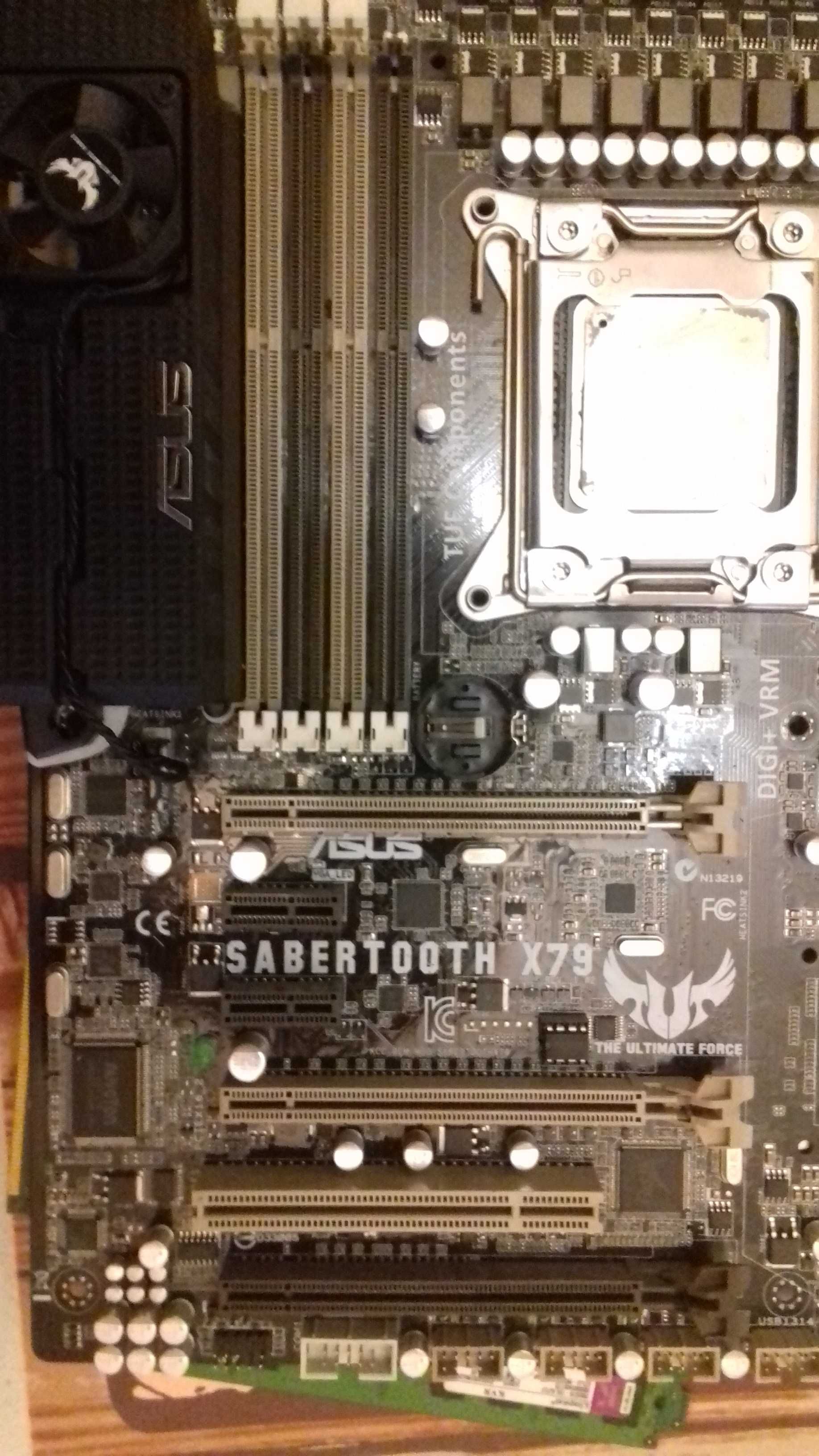 Placa de baza PC  ASUS SABERTOOTH X79 , i7-3960X