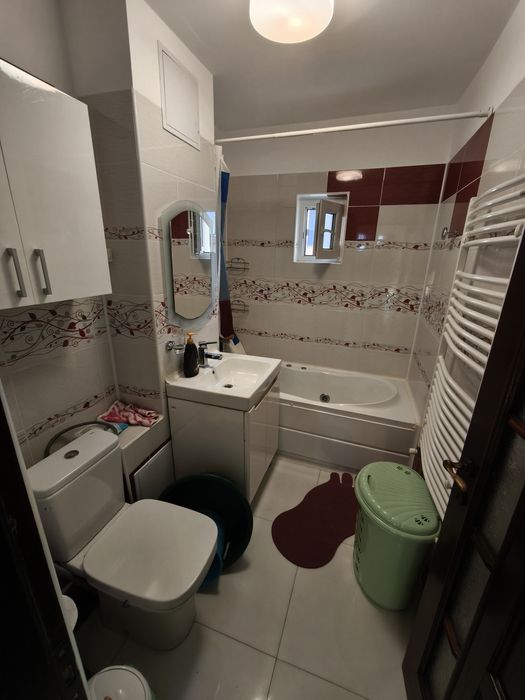 Apartament 3 camere de închiriat