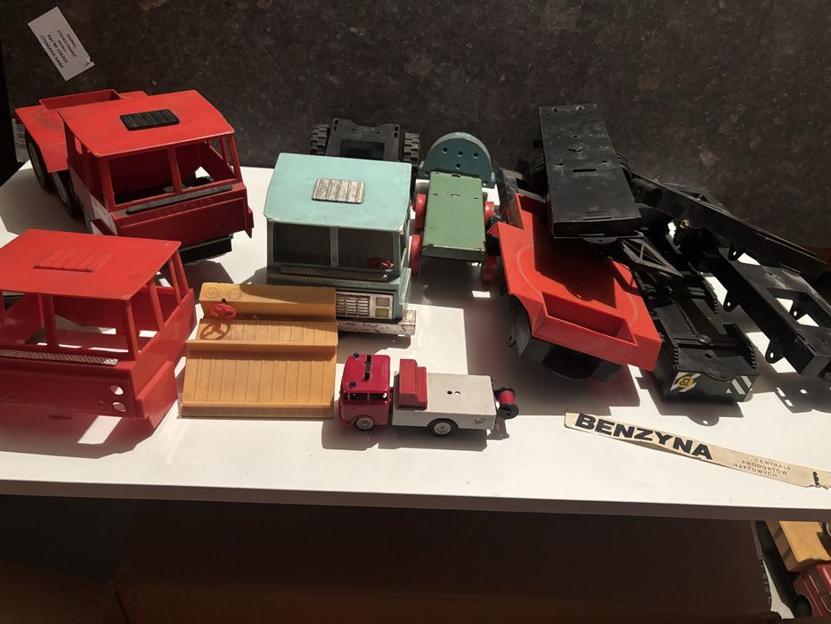 Лот от стари детски играчки за части