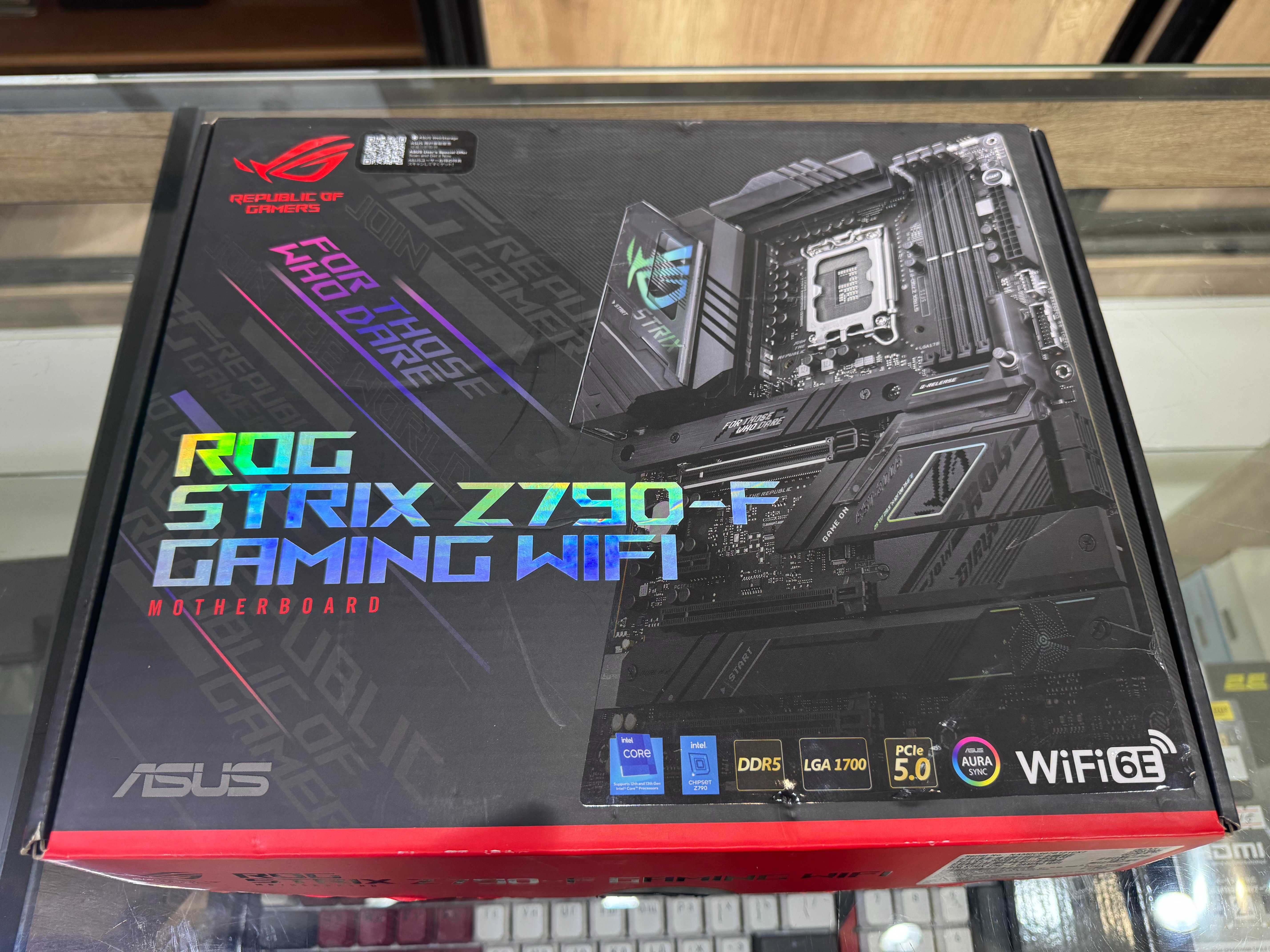 Топовая материнская плата ASUS ROG STRIX Z790-F GAMING WIFI DDR5