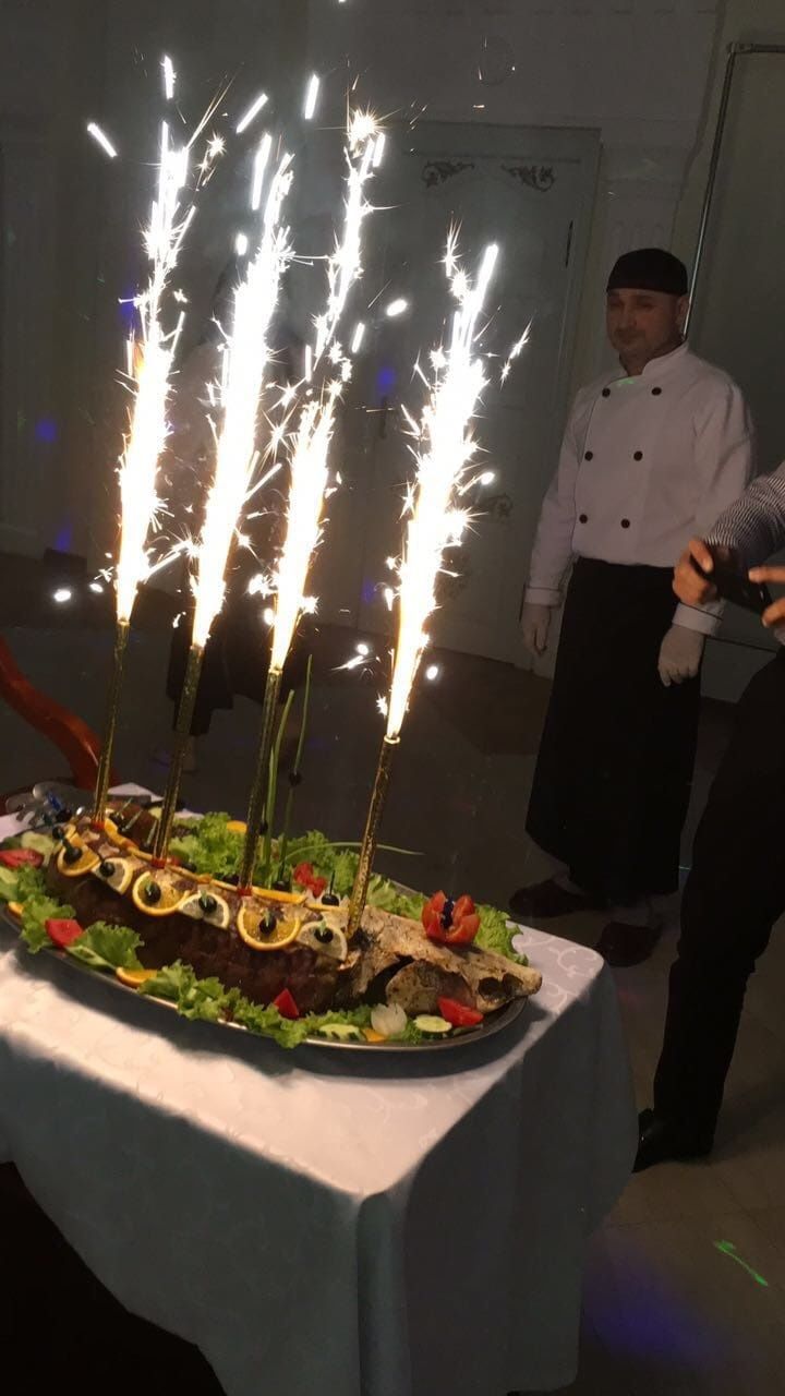 Сервировочный столик на колесах