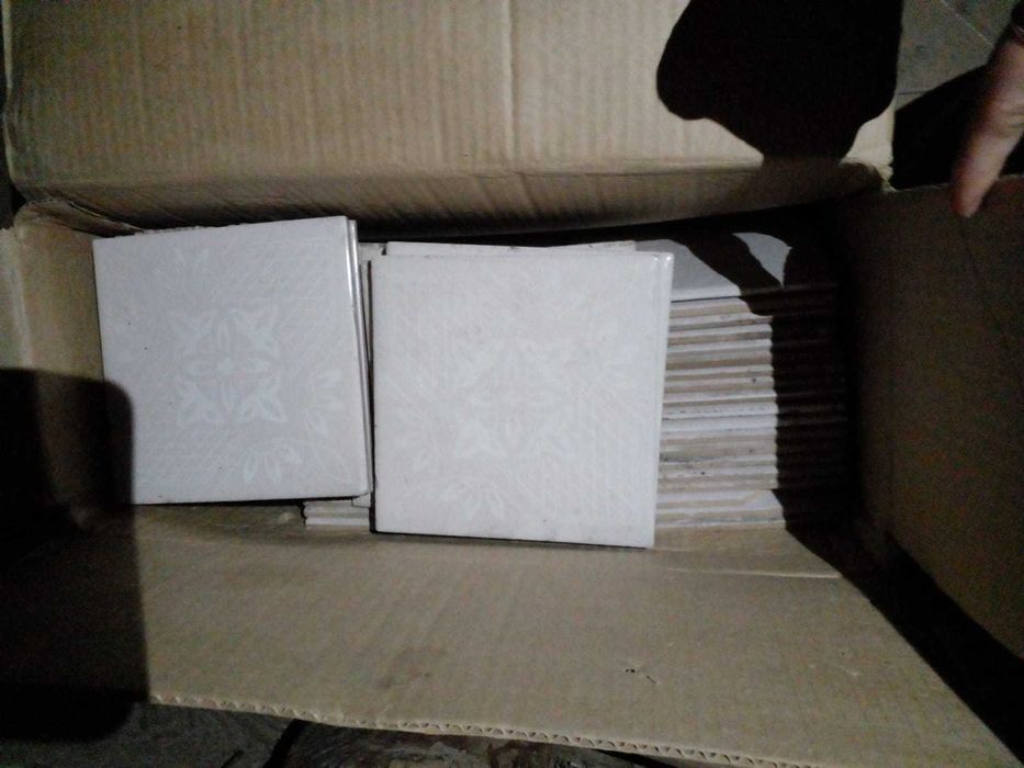 Плитка  керамическая плитки керамические - 1 ящик НОВАЯ