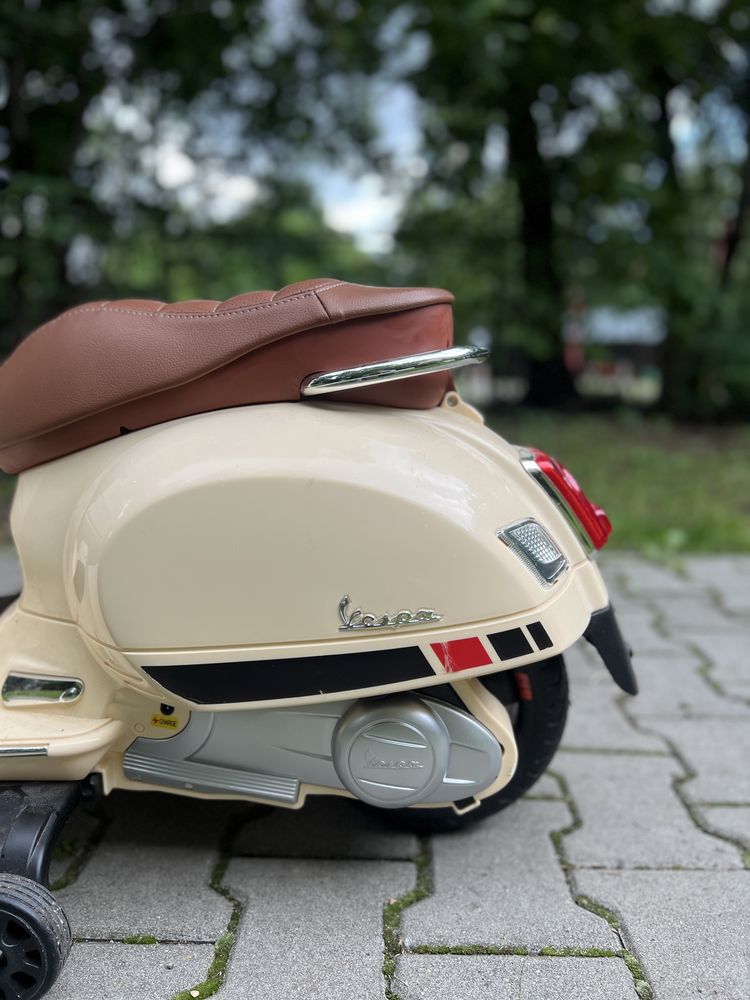 Детски скутер Vespa / Детски мотор Vespa