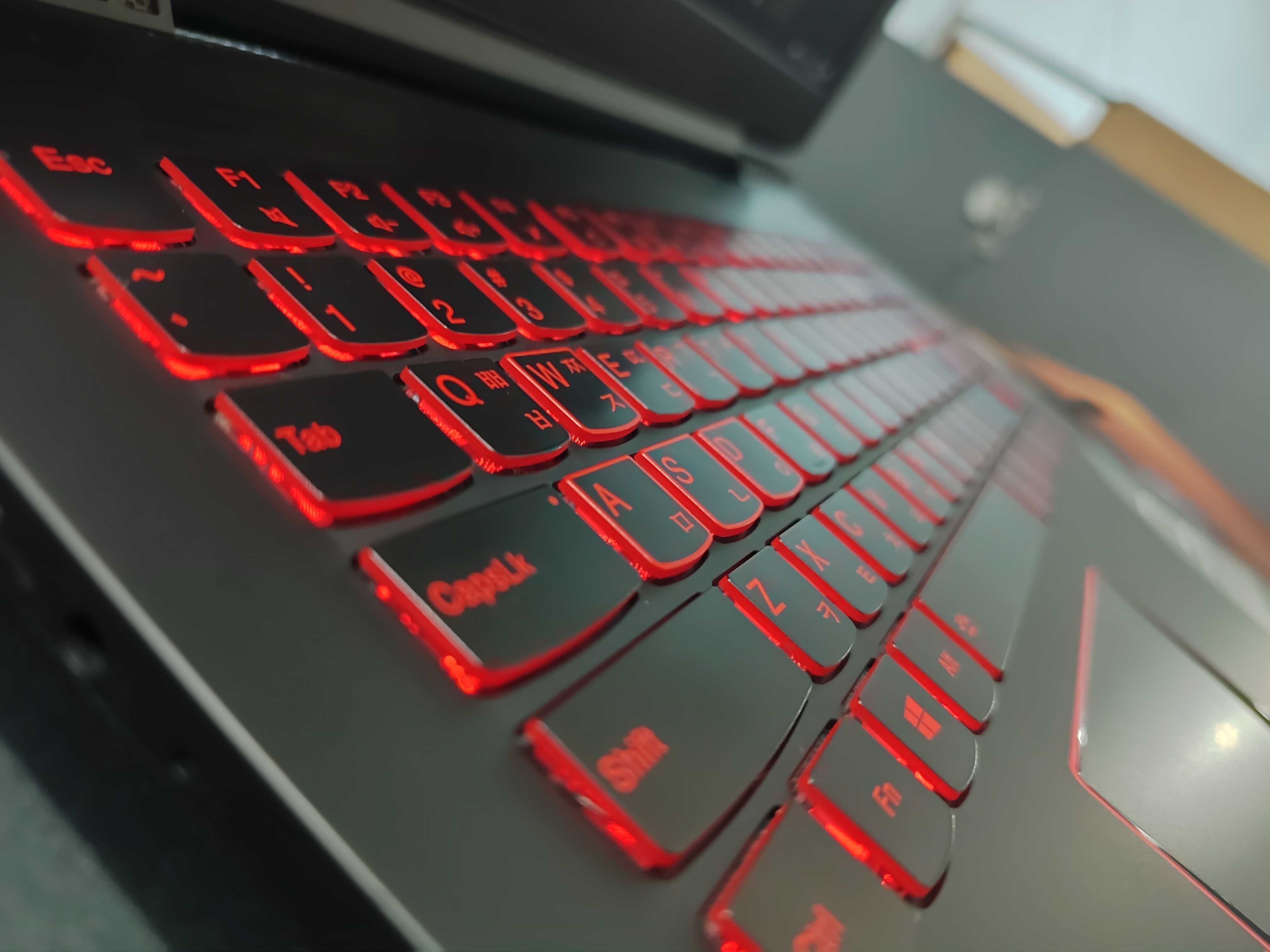 Мощный игравой ноутбук Lenovo Legion Y520 Intel Core i7-7700HQ