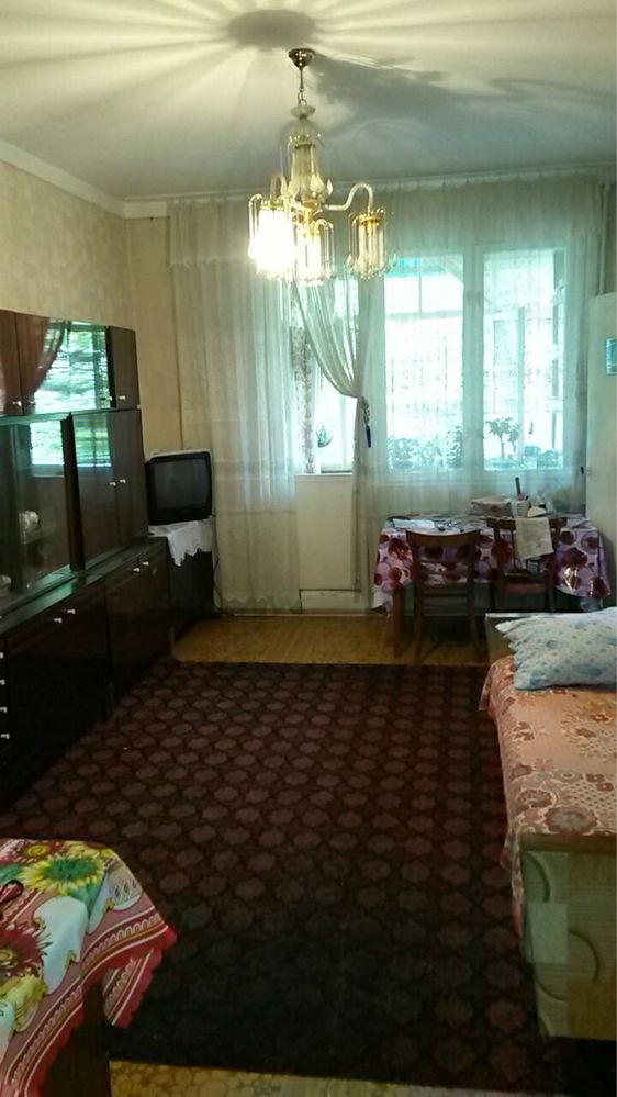 Чиланзар 8.  2 х комнатная квартира в аренду. Срочно