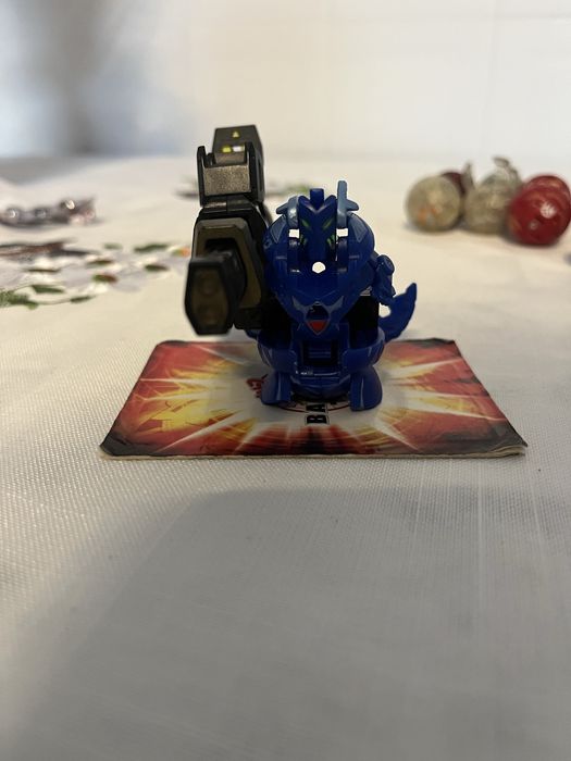 Bakugan linehalt cu echipament de lupta