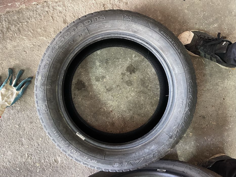Goodyear vector 4 seasons 205/55/16