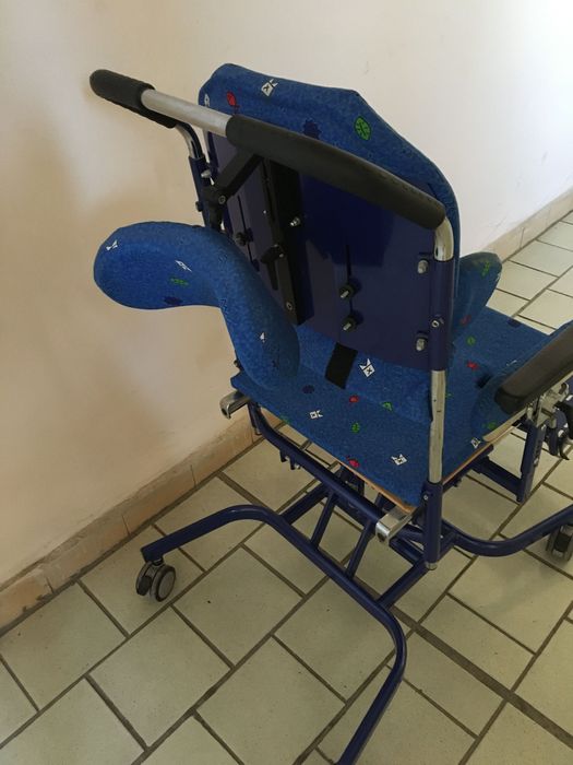 Инвалиден стол на колела