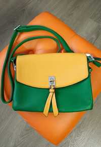 Женская сумка зелёного цвета