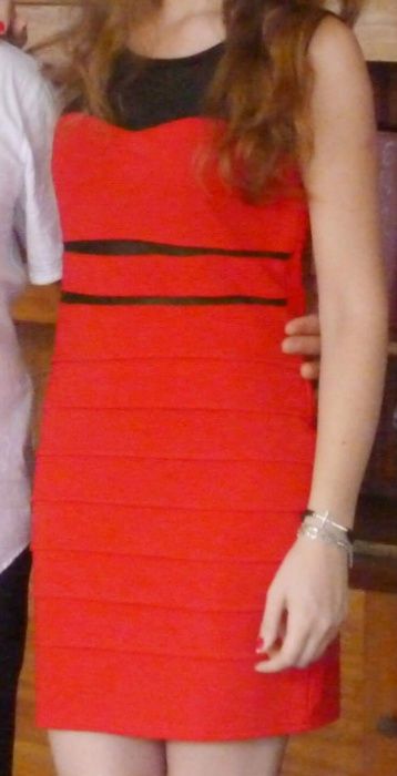 Червена официална рокля