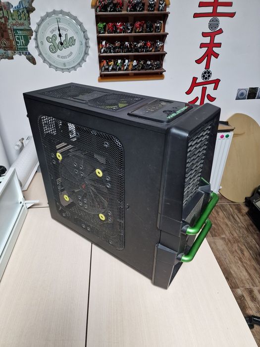 Carcasa pc gaming
