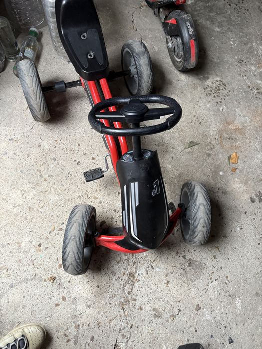 Детска кола с педали