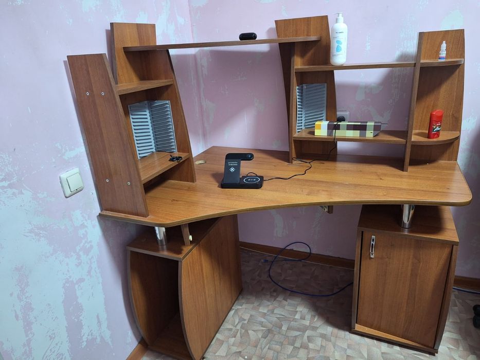 Продам компьютерный стол