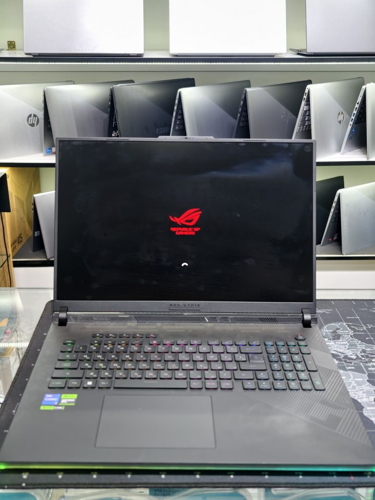 ASUS Rog strix Scar G18
