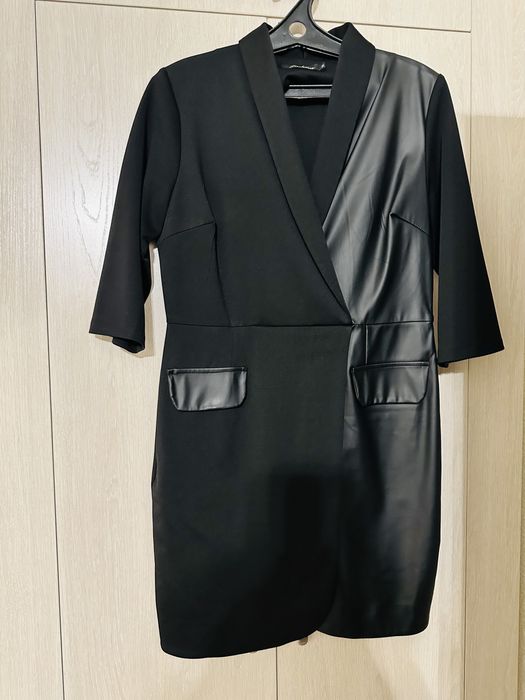Платье-пиджак с экокожой