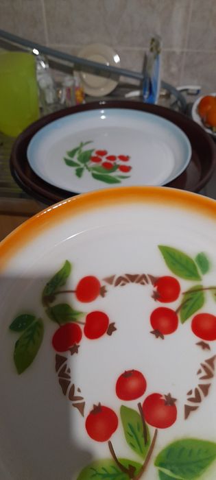 Тави емайлирани, чинии порцеланови и стъклени