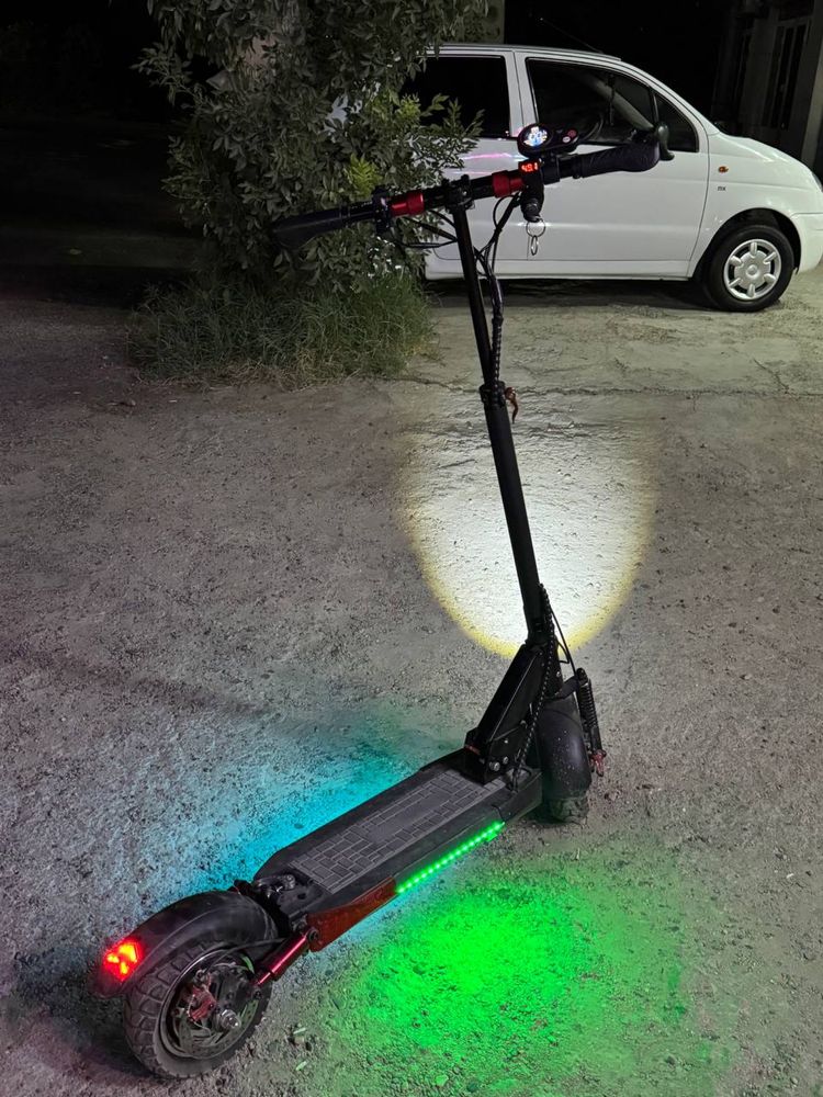 Elektroni samakat sotiladi srochno