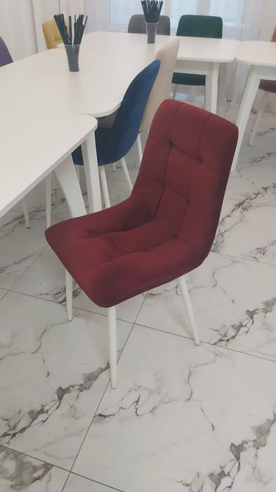 Стулья мягкие разноцветные