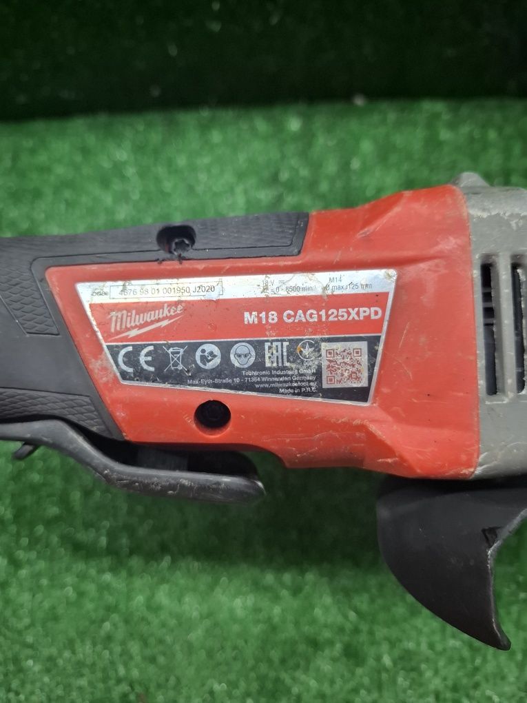 Безчетков шлайф на Milwaukee M18 CAG125XPD