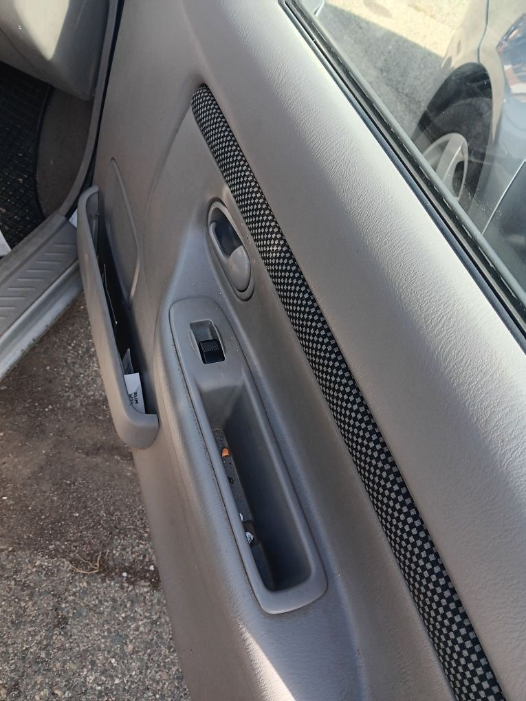 Mazda Demio 1,5 на части