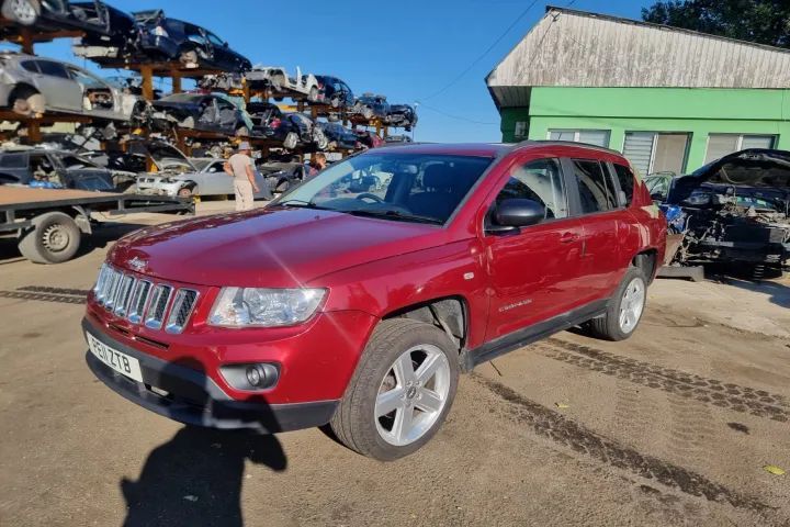 Dezmembrez Jeep Compass 1 facelift 2011 motor 2.2crd 163cp om651 925 cutie de viteze manuala 6 trepte 4X4 usa portiera stanga dreapta fata spate aripa bara fata capota dezmembrari