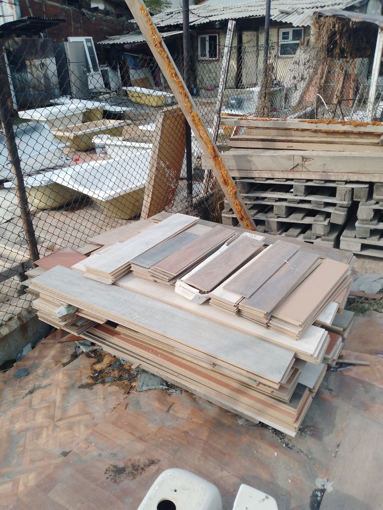 Улица Азаттык дом51  Продам ламинат б/у