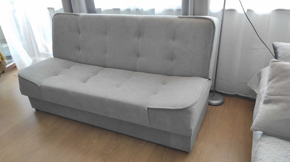 Разтегателен диван без следи от употреба