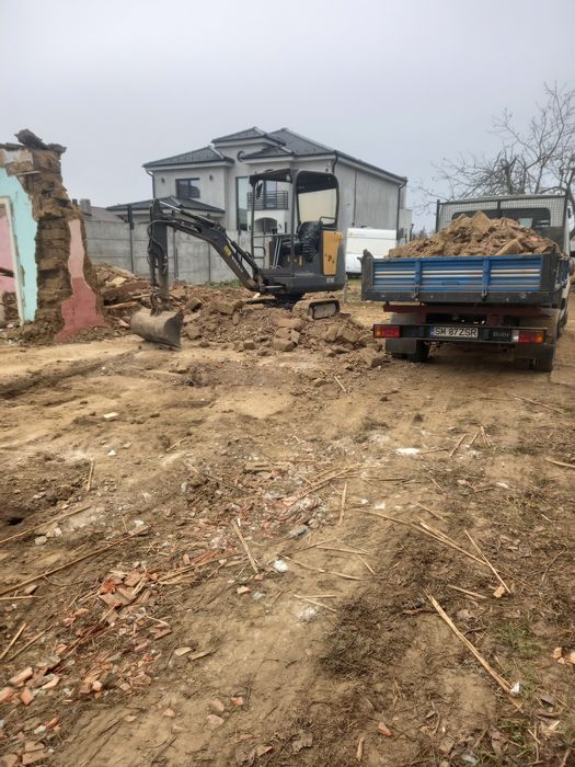 Lucrări cu miniexcavator