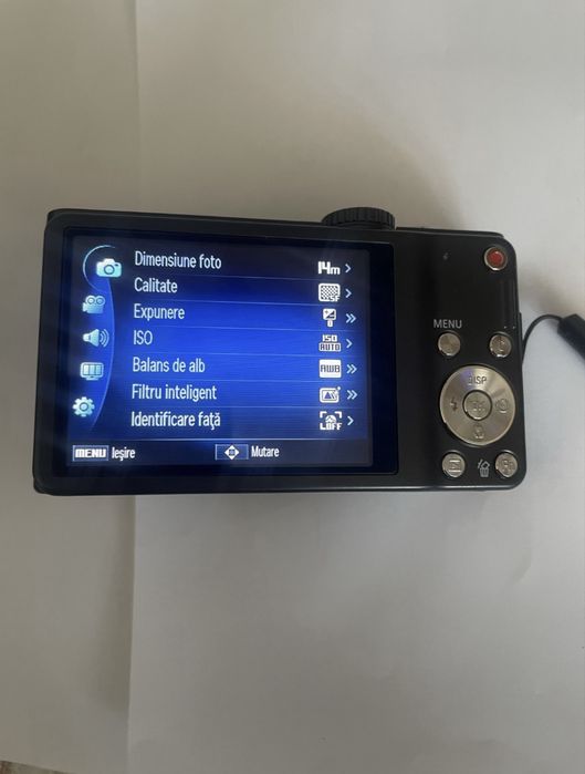 Samsung WB700 14,2Mpx,18 x zoom optic afisare data si ora,impecabil