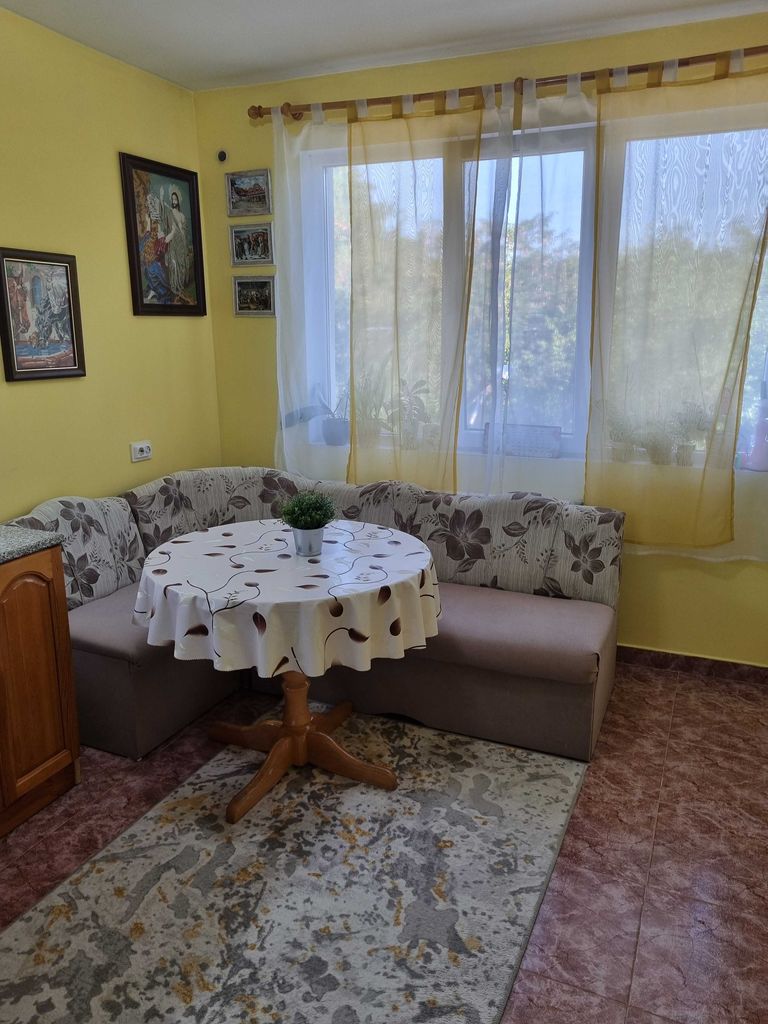 Дава се под наем Тристаен апартамент в Чирпан - 78 кв.м за 80000 € - Снимка #9