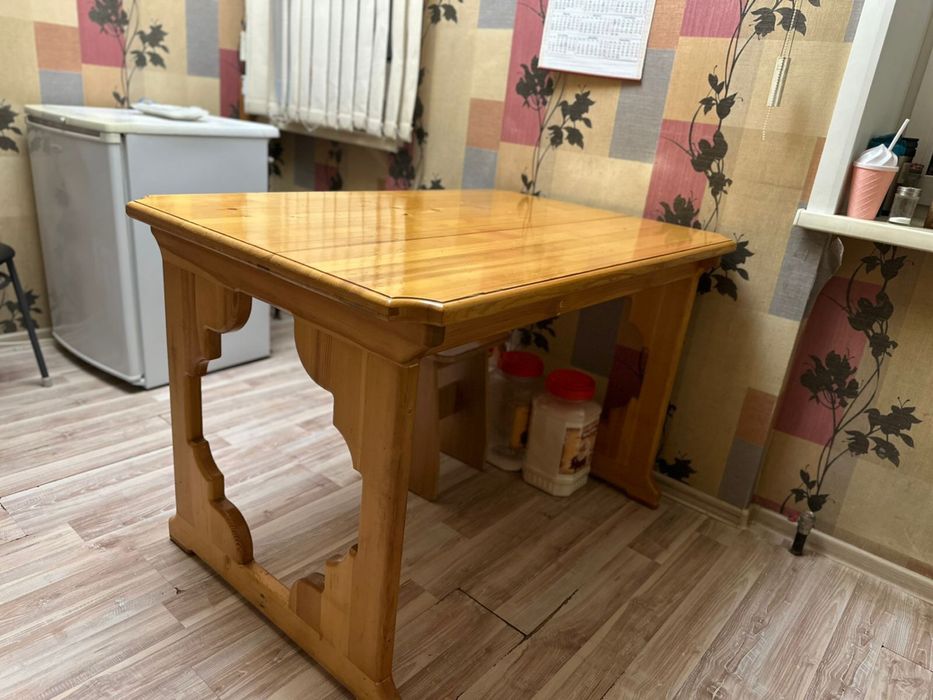 Продам стол деревянный