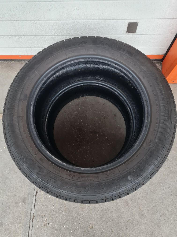 Зимни гуми за Бус 2 броя GOODYEAR  CargoVector 215 60 R17C дот 4319