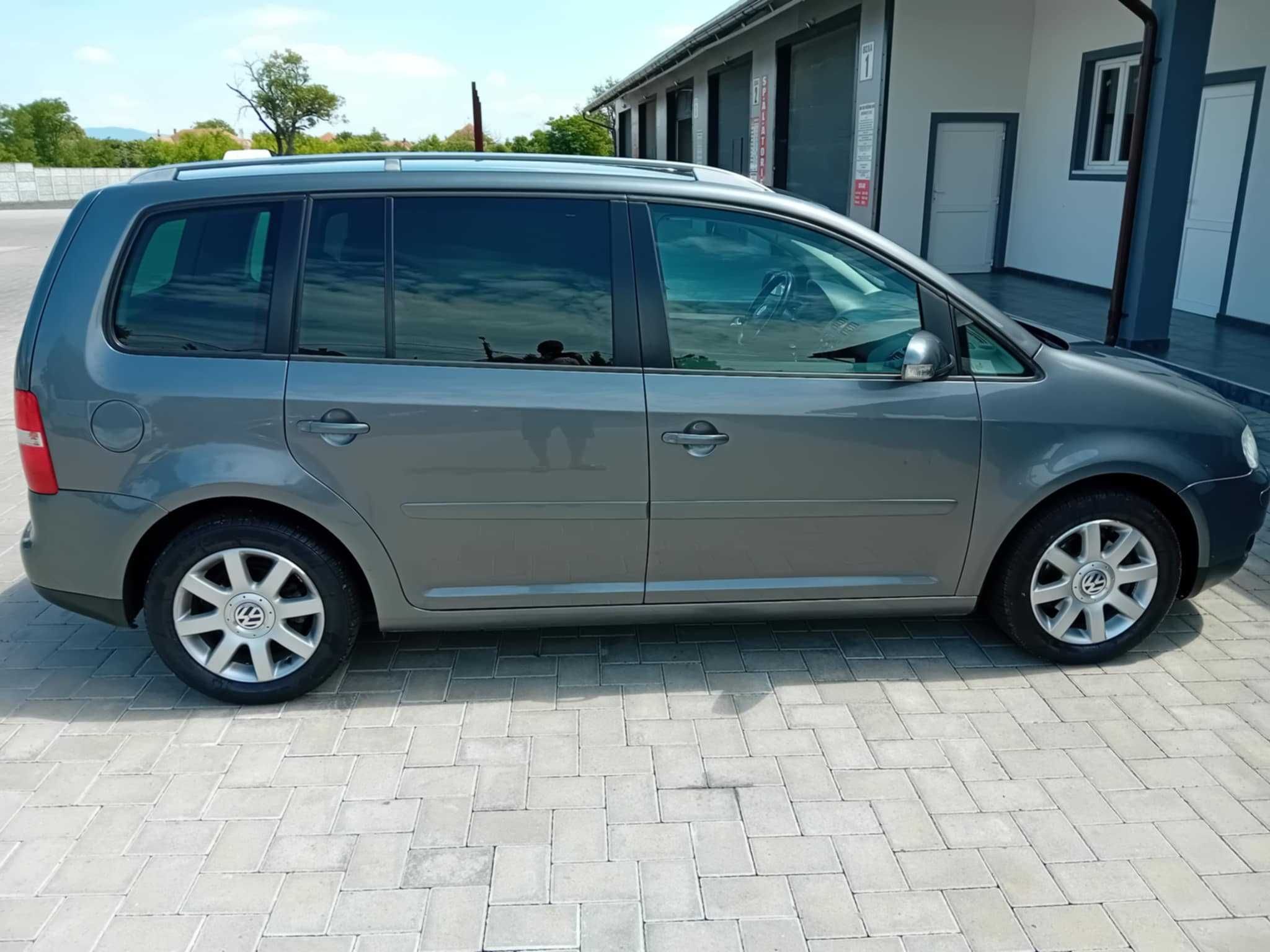 Vând Volkswagen Touran