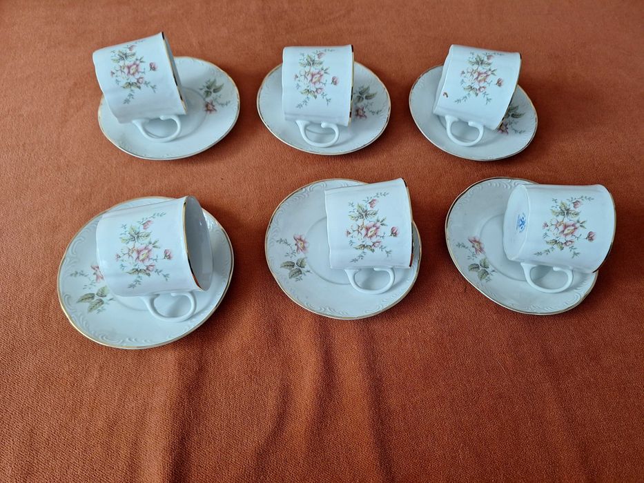 Serviciu pentru servit cafea din portelan, vechi, model deosebit