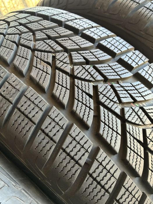 235/60/17 Дънлоп Зимни