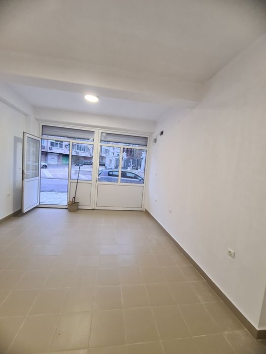 Дава се под наем Магазин в Ямбол, Аврен - 22 кв.м за 178.5 € - Снимка #2