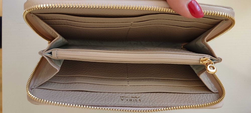 Портмоне Furla като ново, естествена коша