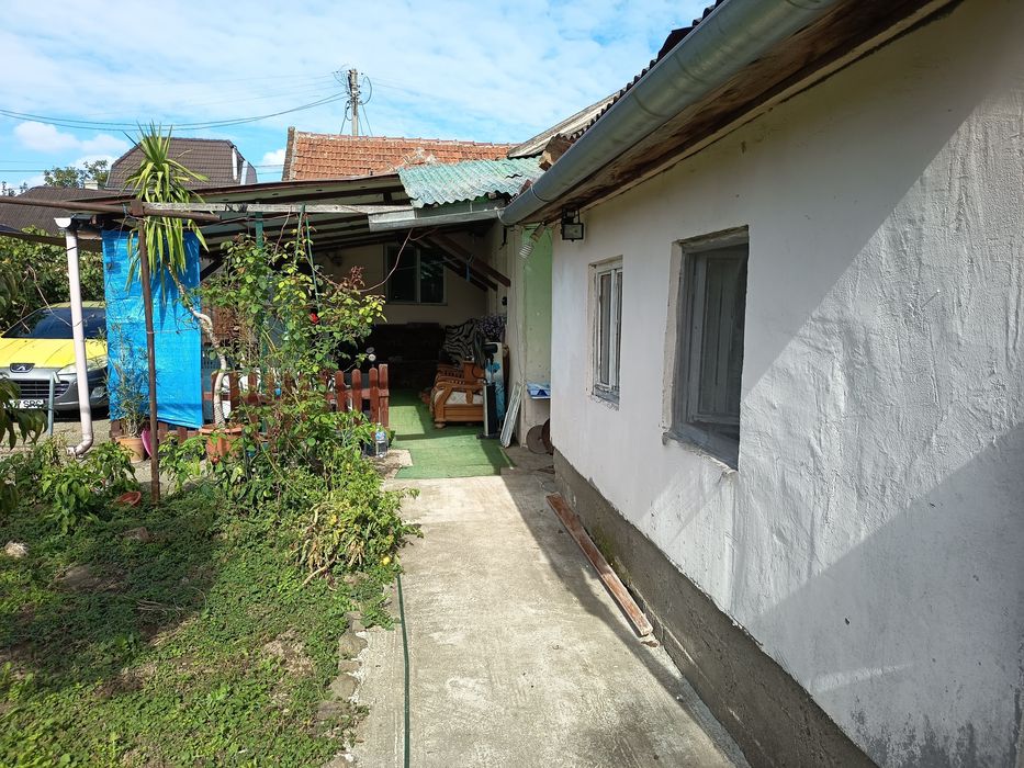 Vând casă pentru două familii
